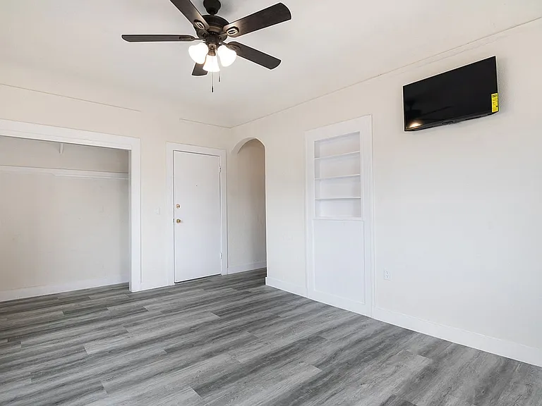 27th Street Studios and One Bedrooms — Photo 42