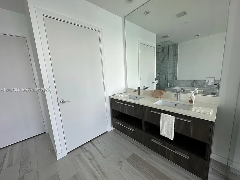 480 NE 31st St #1902 — Photo 7