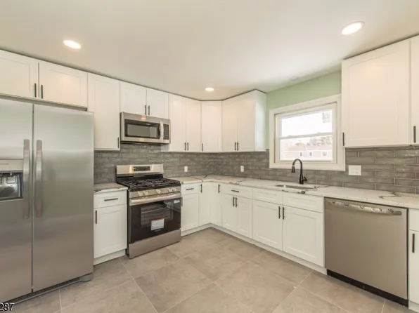 10 Cardinal Ln, Lincoln Park, NJ 07035