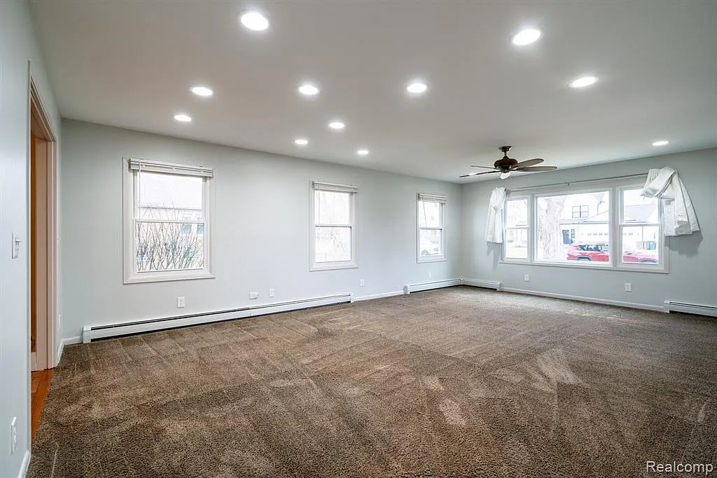 2 bed, 1374 sqft, $2,450 — Photo 4
