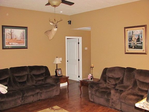 5th image of 101 Hickory Hill Dr