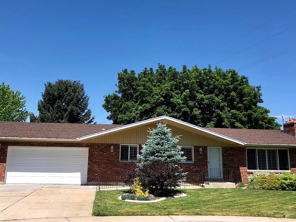 Brick home in culdesac
