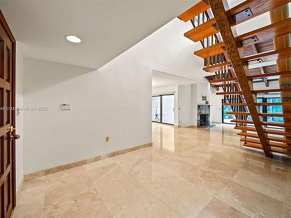 4th image of 9324 NW 48th Doral Ter