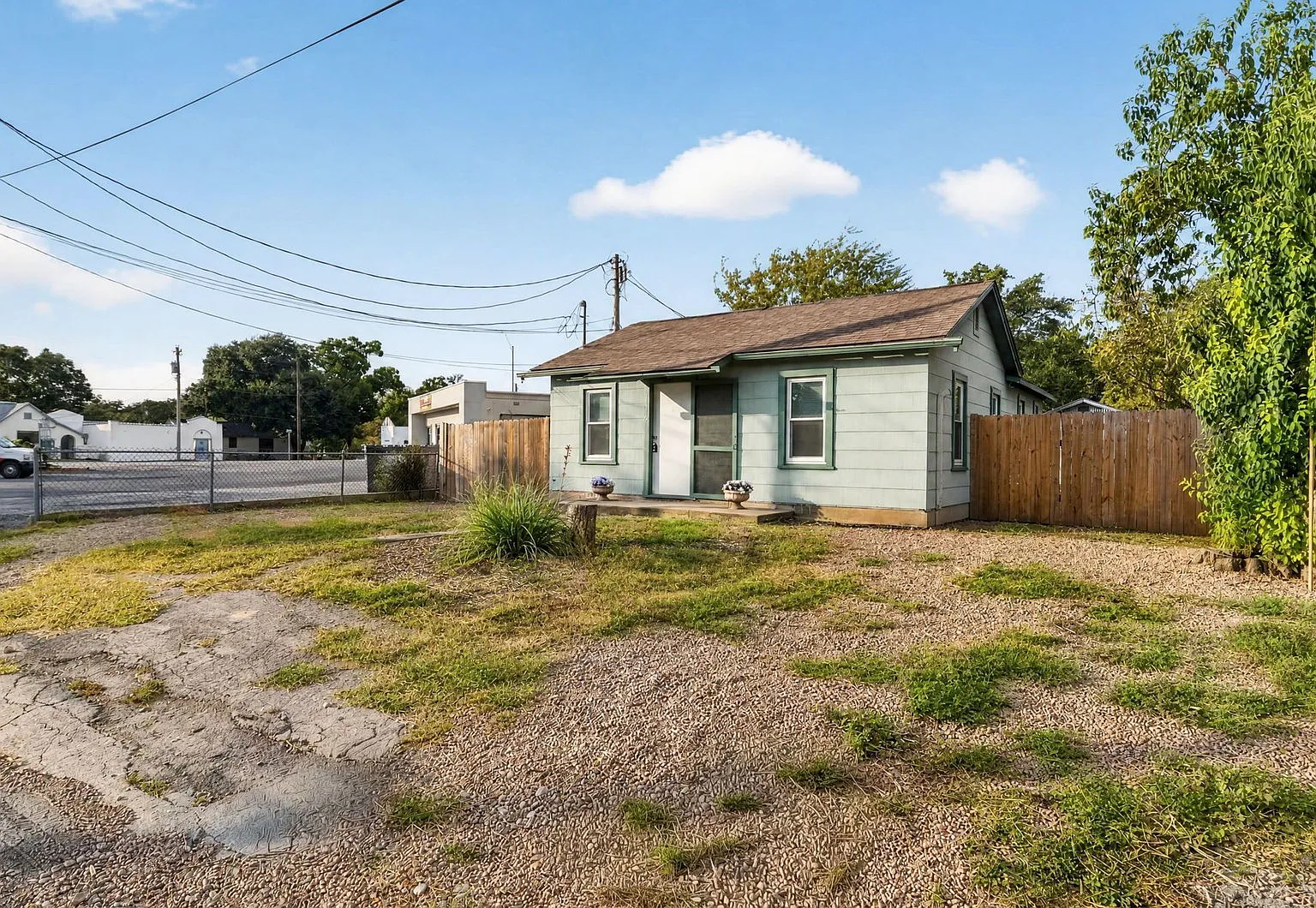 2 bed, 1.0 bath, 930 sqft, $1,750 — Photo 3