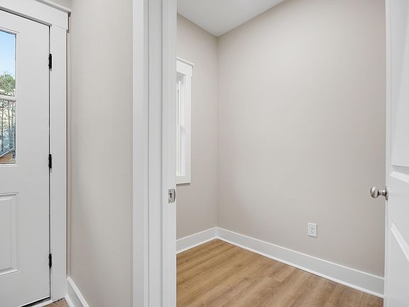 4th image of 216 Giles St