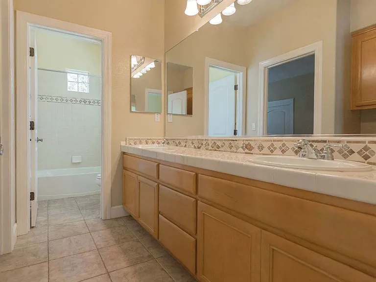 2168 Mornington Ln — Photo 14