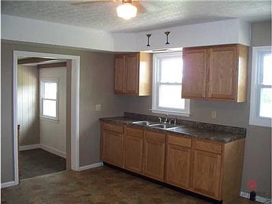 4th image of 1851 N Beechbrook Dr
