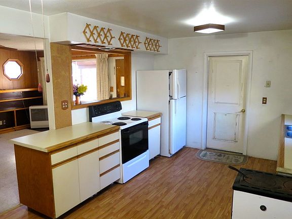 3rd image of 104 Greenwood St