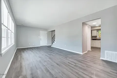3 bed, 1.5 bath, 1300 sqft, $1,850 — Photo 2
