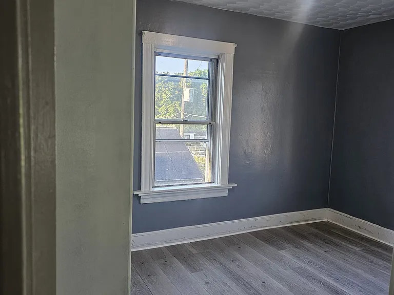 118 Chaplin St — Photo 4