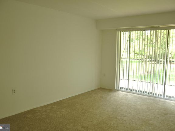3rd image of 125 Driveway Clubhouse U