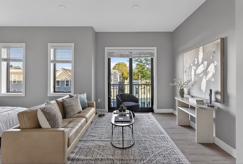 1st image of 656 Saratoga St #201