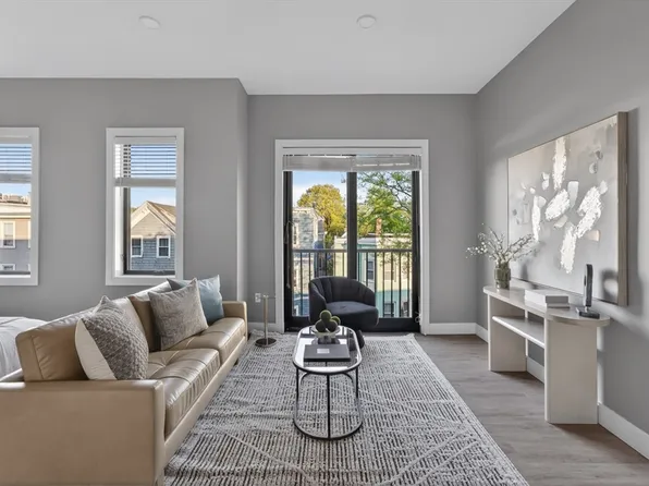 656 Saratoga St Unit 301, Boston, MA 02128