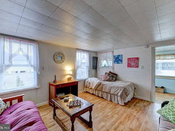 3rd image of 102 Jefferson Ave