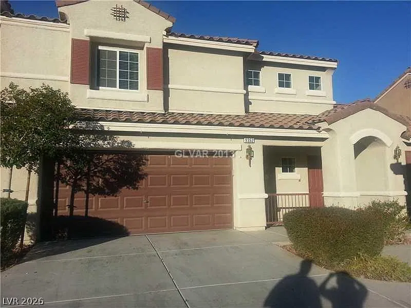 3 bed, 2.5 bath, 1636 sqft, $1,995 — Photo 1