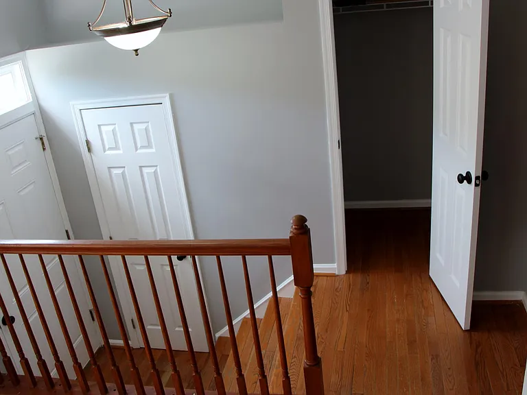 445 Woodhill Dr — Photo 6