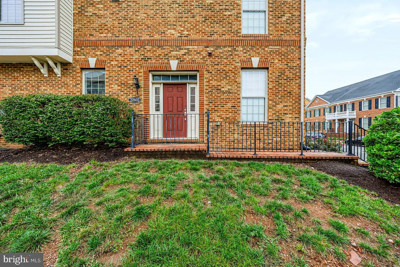 5 bed, 4.5 bath, 2740 sqft, $3,700 — Photo 4