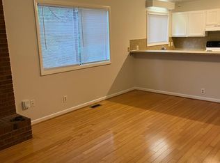 200 Cedar Lake Rd #B, Chapel Hill, NC 27516