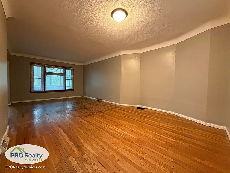 826 Thomas Ave — Photo 5