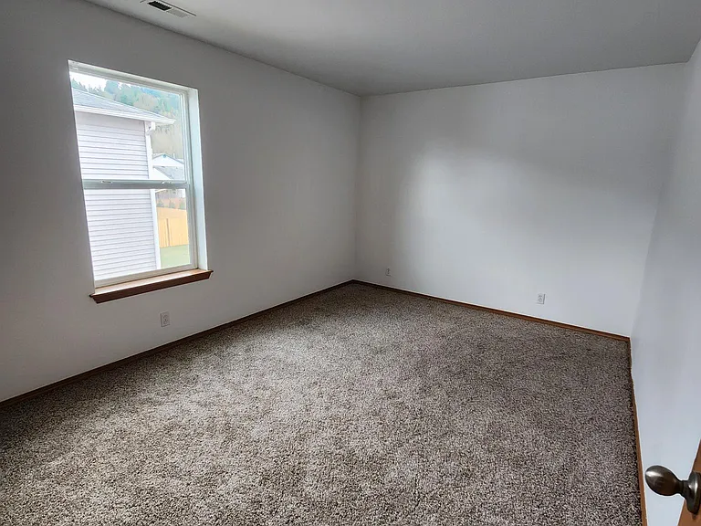 Guest bedroom 1