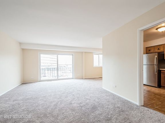 2nd image of 828 Oakton St APT 3E