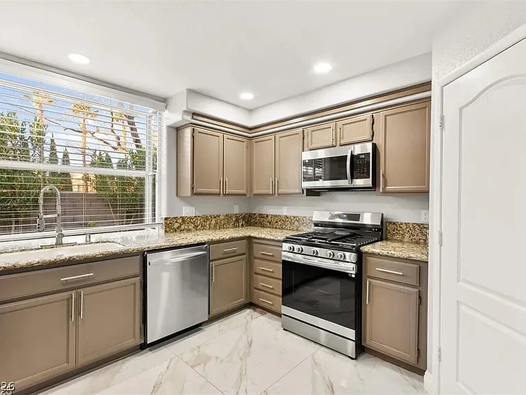 8528 Sierra Cima Ln — Photo 5