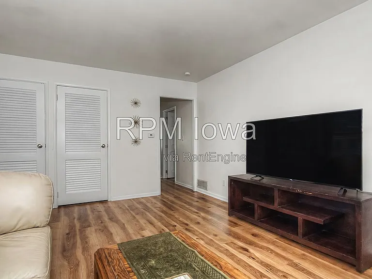 2116 Ferndale Ave — Photo 10