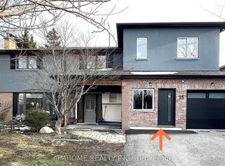 15 Waddington Cres #2, Toronto, ON M2J 2Z9