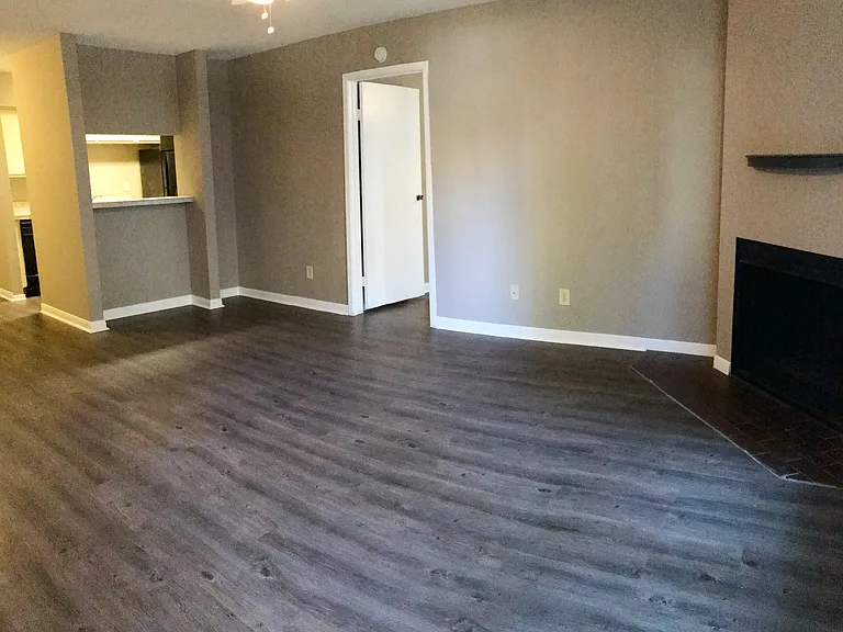 Wilshire Park Apartments — Photo 60