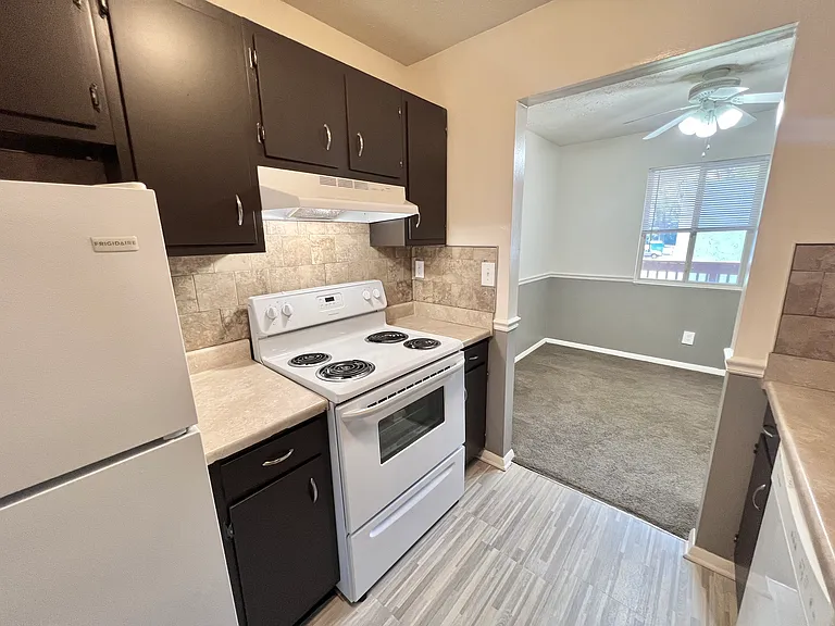 Glenview Apartments — Photo 48