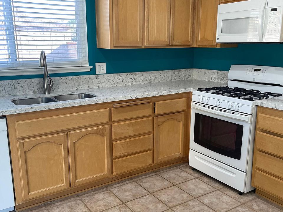 1st image of 3992 Rosebay Dr