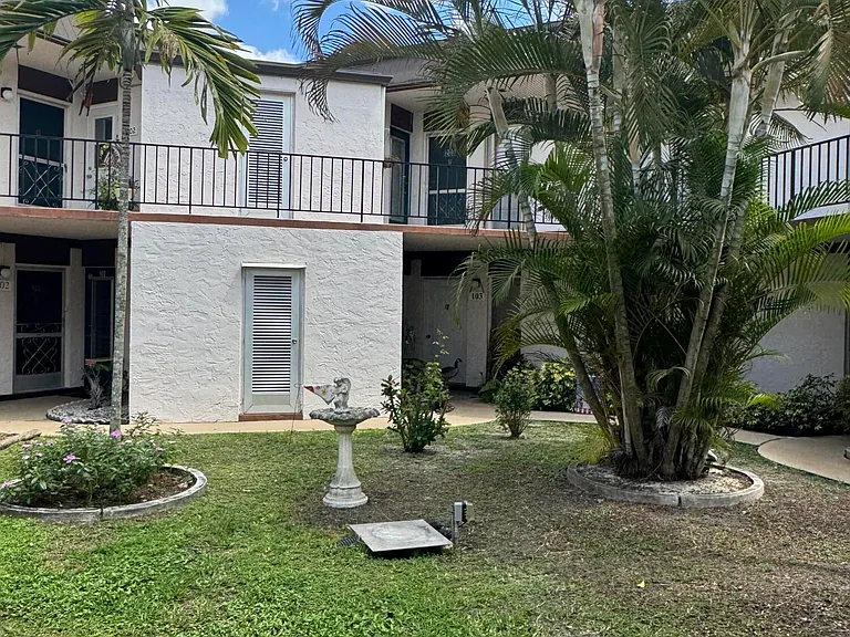 4 Greenway Vlg N #203 — Photo 4