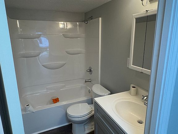 5th image of 2615 W 5th St