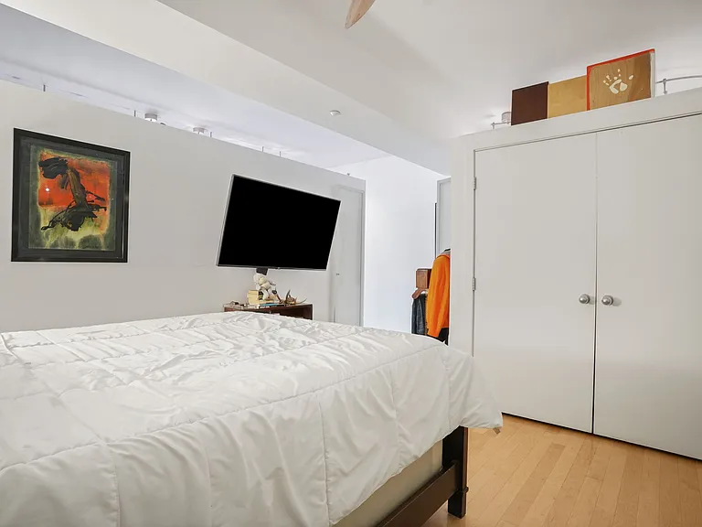 1313 Washington St #215 — Photo 17