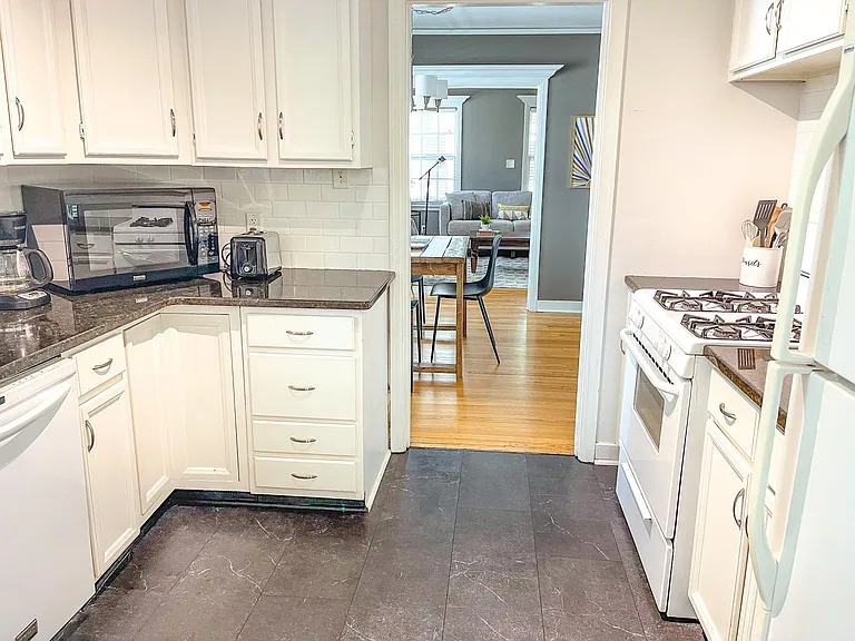 1616 N Grant St — Photo 17