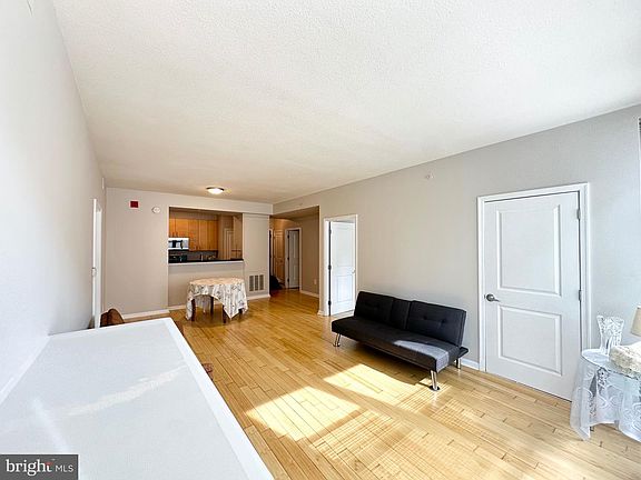 3rd image of 715 6th St NW Unit 503
