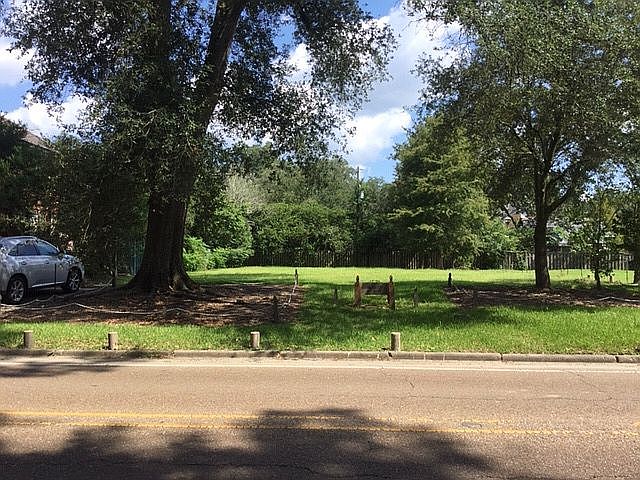 2nd image of 522 L S U Ave