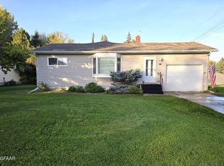 153 W Renville St, Pembina, ND 58271