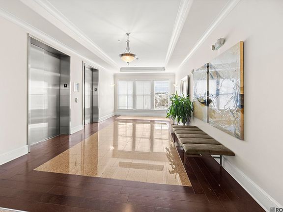 2nd image of 998 Stanford Ave APT 511