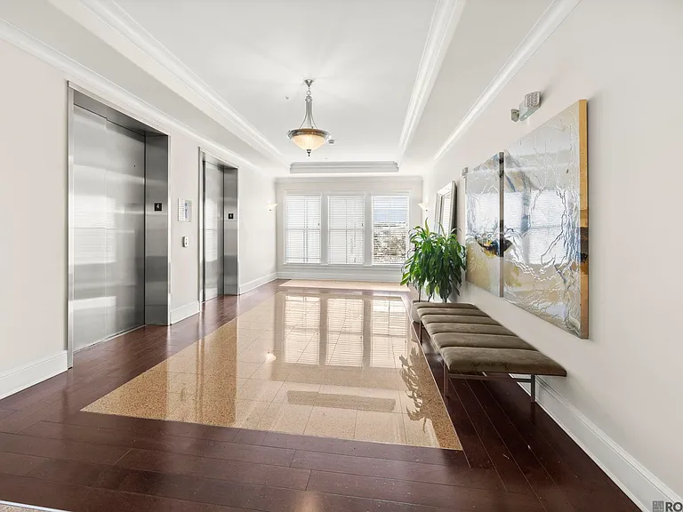 998 Stanford Ave #303 — Photo 6
