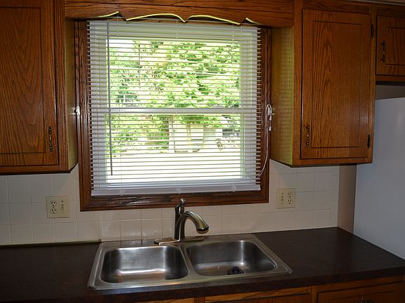 5th image of 1053 Baier Ave