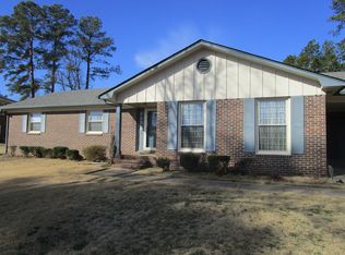 703 Dandridge Dr, Fayetteville, NC 28303