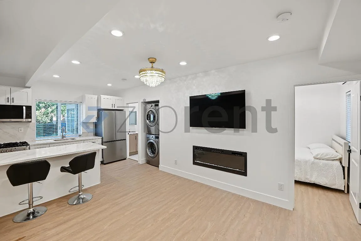 1 bed, 500 sqft, $2,300 — Photo 2