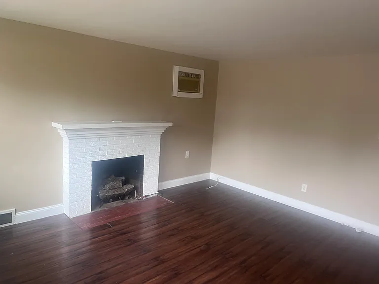 5000 Locust Ln — Photo 9