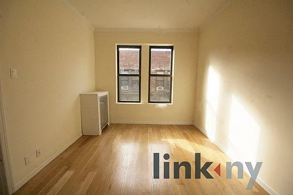 Rented by Link NY Realty | media 25