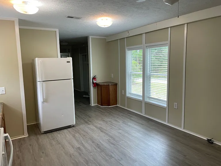 1018 Alandale Pl SE — Photo 3