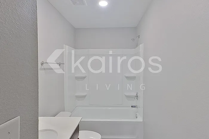 1139 Freedom Pkwy — Photo 14