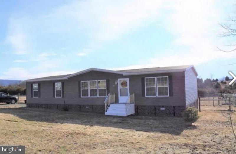 461 Wisteria Ln photo 1