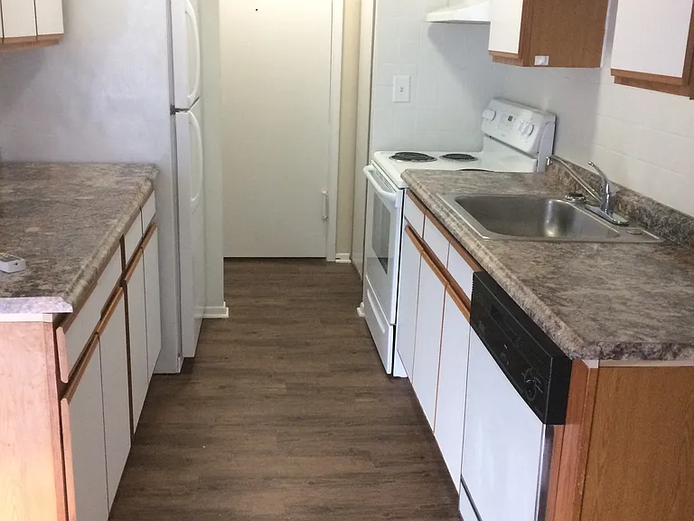 Cedarwood Estates Apartments — Photo 20