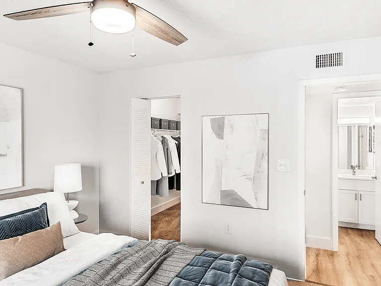 Sheridan Ocean Club Apartments — Photo 44